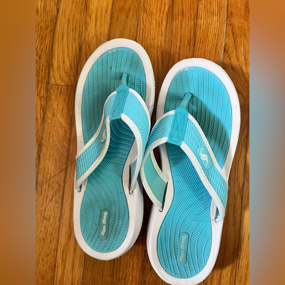 Teal Flip Flops with White Accents womans size 8 by shoe shack